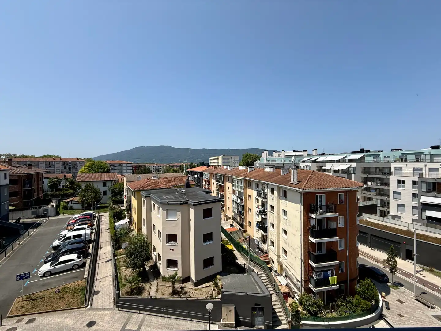Vista exterior de Pis en venda en Irun  amb Moblat i Balcó