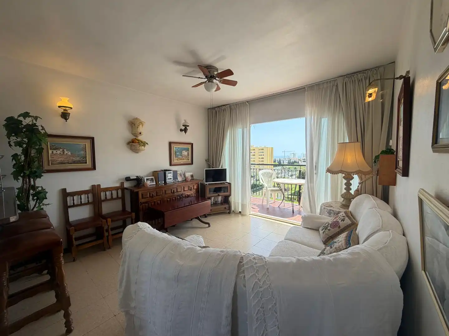 Sala d'estar de Apartament en venda en Torremolinos amb Traster, Balcó i Piscina comunitària