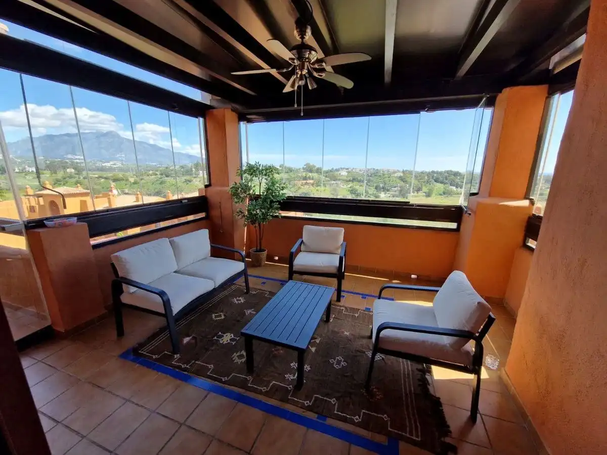 Apartamento con piscina en venta en Benahavís pueblo, imagen 3