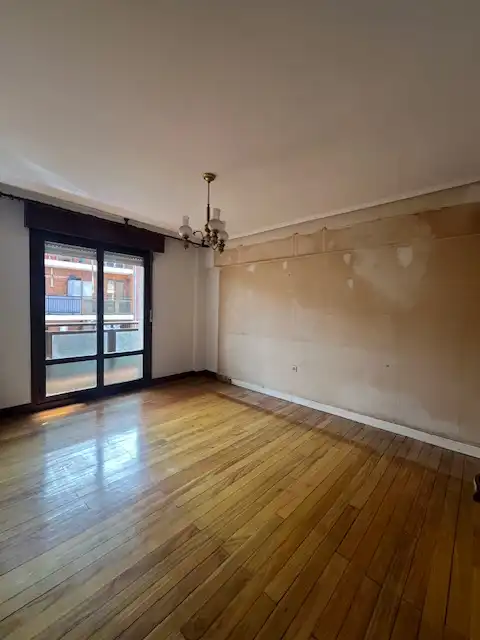 Comedor de Piso en venta en Santurtzi  con Balcón