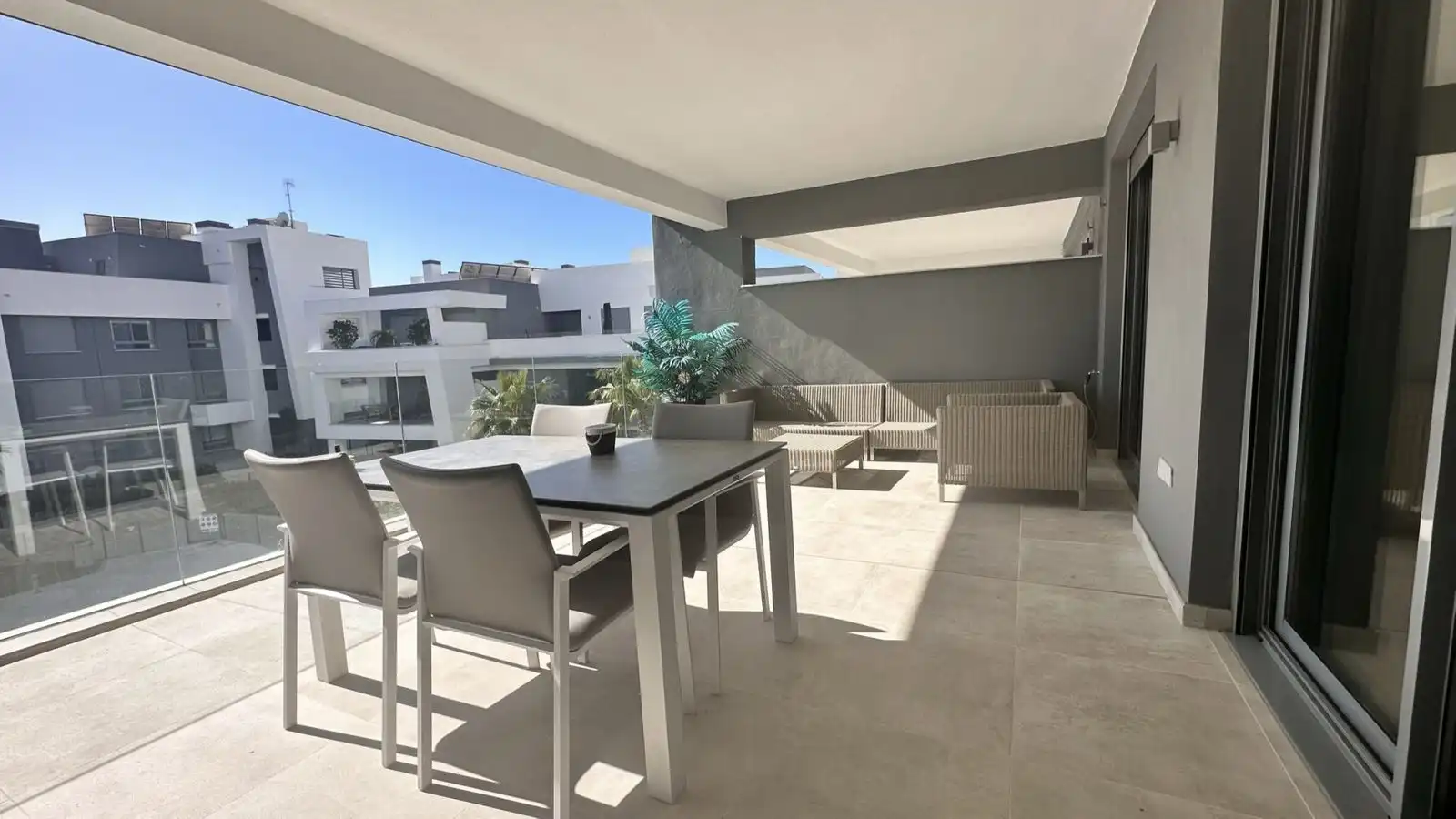Terraza de Piso de alquiler en Estepona con Aire acondicionado, Terraza y Amueblado