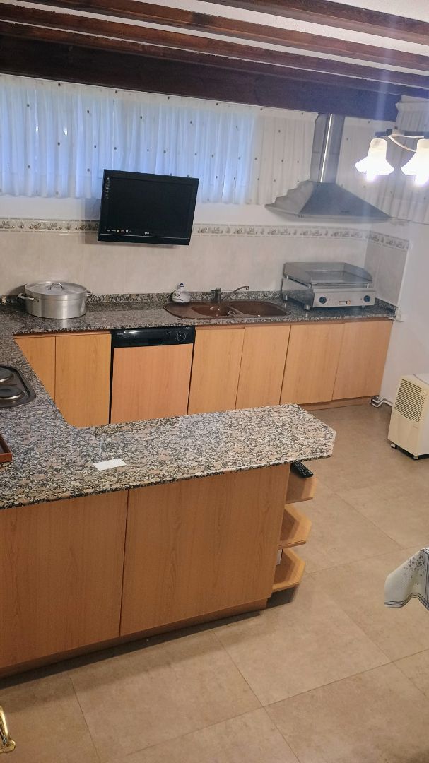 Cuina de Casa o xalet en venda en Laredo amb Calefacció, Jardí privat i Terrassa
