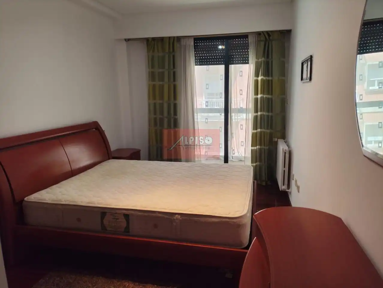 Habitación de Piso de alquiler en Ourense Capital  con Calefacción, Parquet y Amueblado