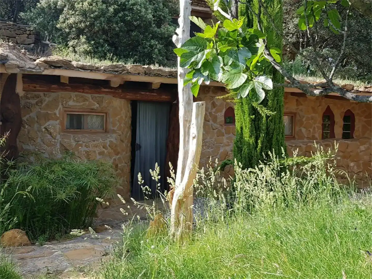 Außenansicht von Country house zur Miete in Sierra Engarcerán mit Privatgarten