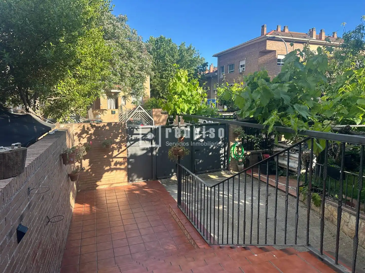 Vista exterior de Casa o xalet en venda en Azuqueca de Henares amb Aire condicionat, Calefacció i Jardí privat