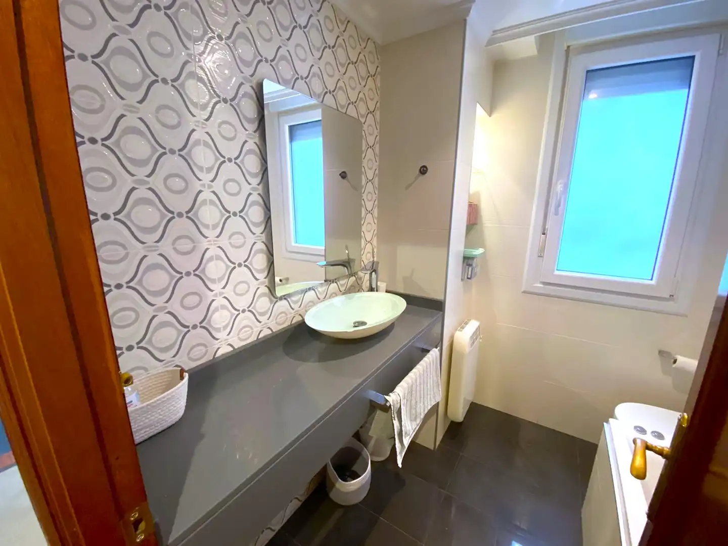 Badezimmer von Wohnung zum Verkauf in Castro-Urdiales mit Heizung, Parkett und Terrasse