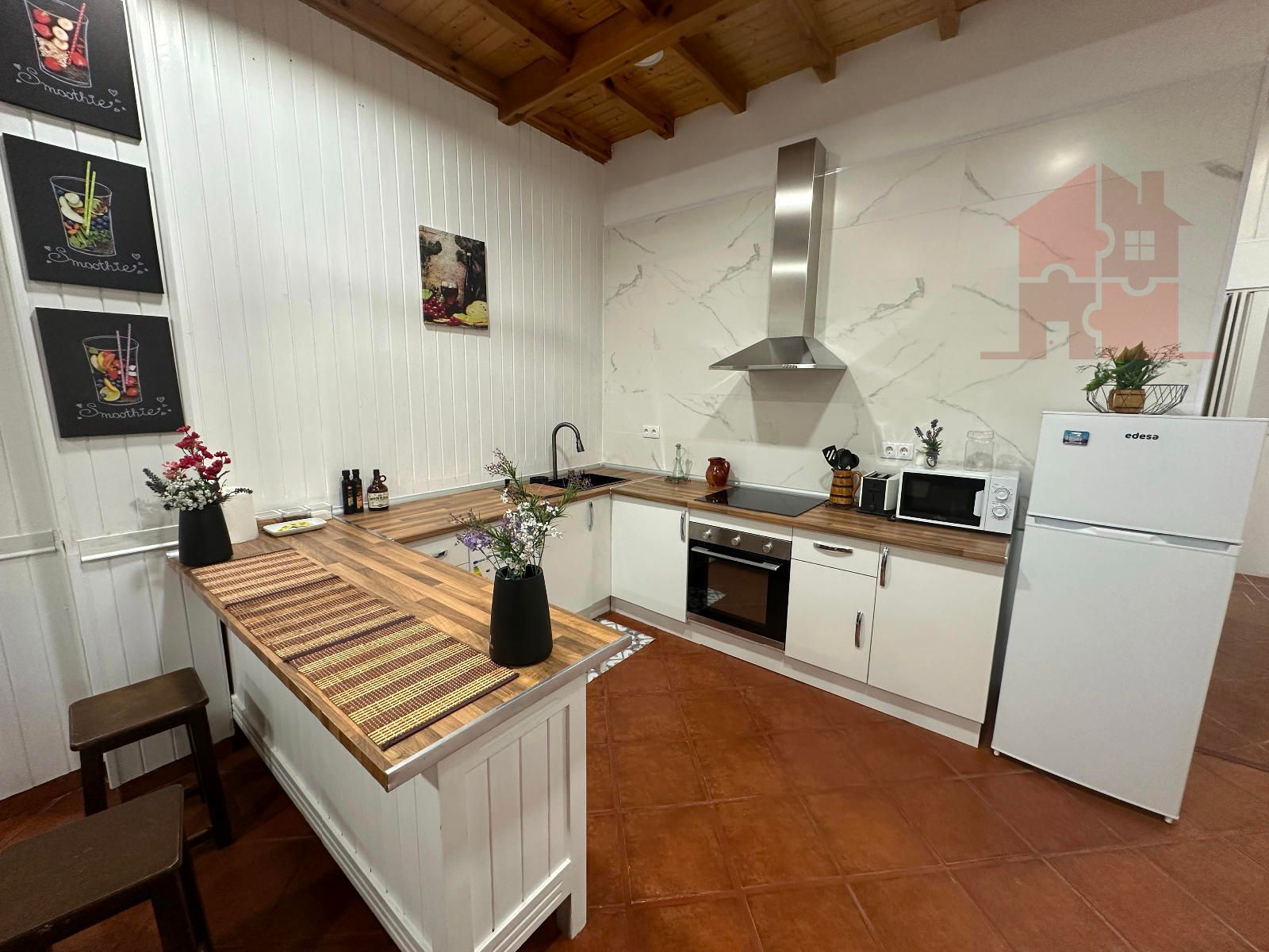 Cuina de Apartament en venda en Cangas  amb Traster i Moblat