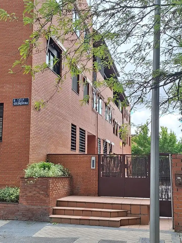 Vista exterior de Planta baixa en venda en Madrid amb Calefacció i Traster