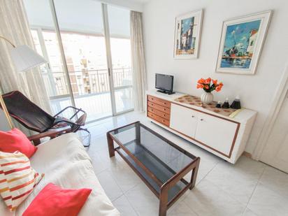 Sala d'estar de Apartament en venda en Benidorm amb Jardí privat, Terrassa i Piscina comunitària