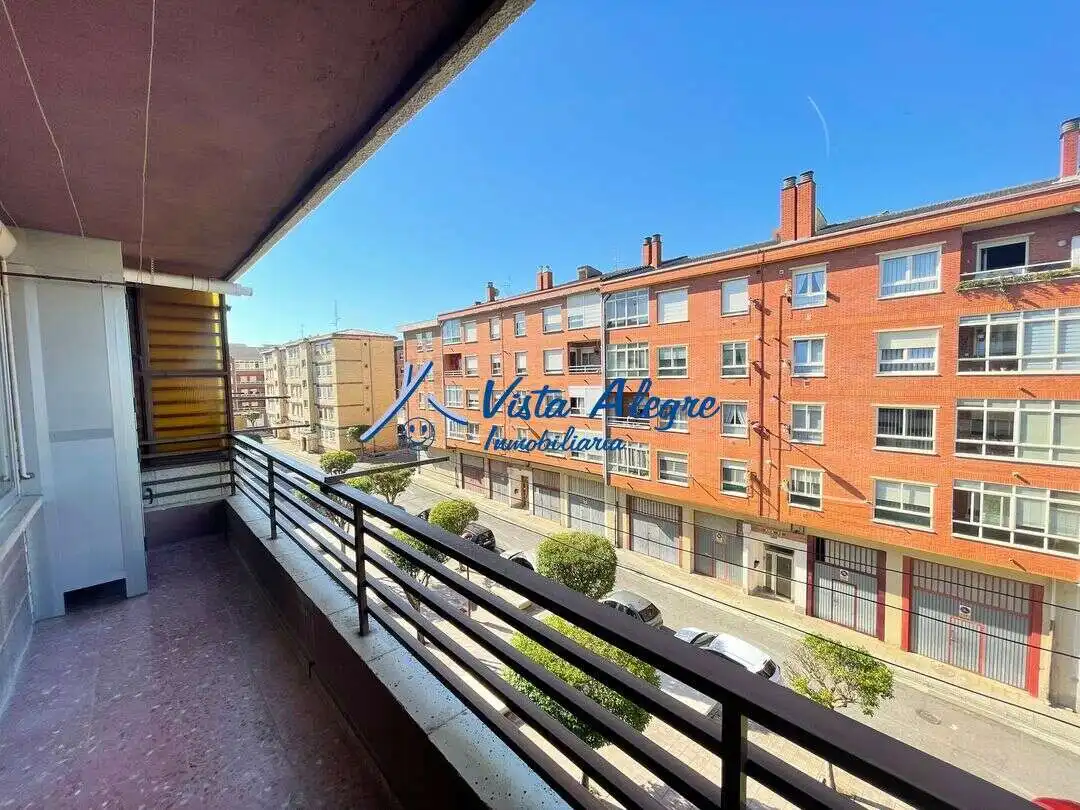 Vista exterior de Piso en venta en Haro con Calefacción, Terraza y Amueblado