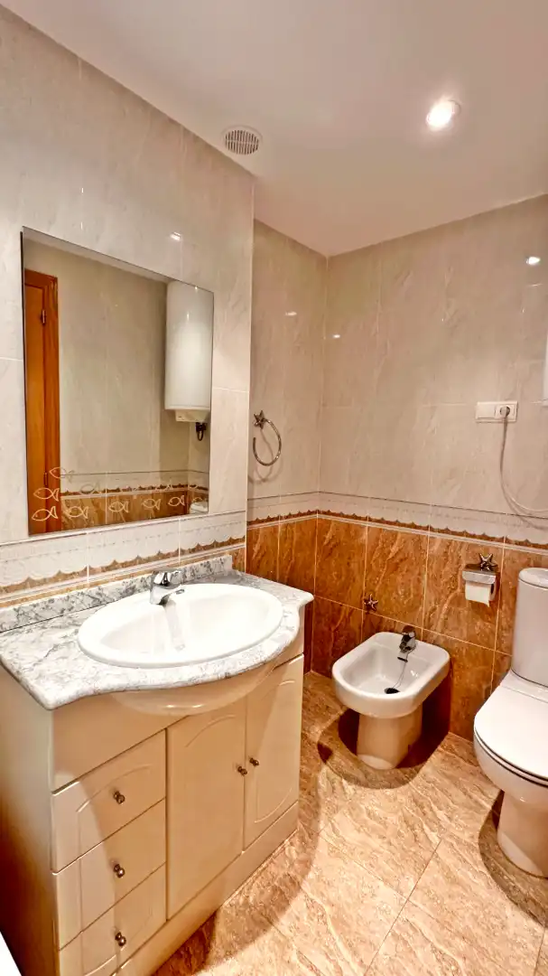 Bany de Apartament de lloguer en Gandia amb Aire condicionat, Calefacció i Terrassa