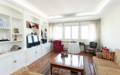 Living room of Flat for sale in  Madrid Capital