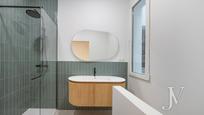 Bathroom of Flat for sale in  Madrid Capital  with Air Conditioner, Heating and Furnished