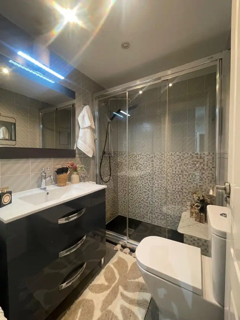 Bathroom of Flat for sale in Leganés  with Air Conditioner, Heating and Storage room