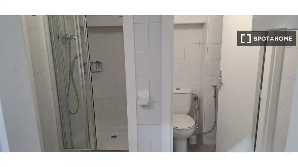 Badezimmer von Wohnung zur Miete in Rubí mit Klimaanlage, Heizung und Möbliert