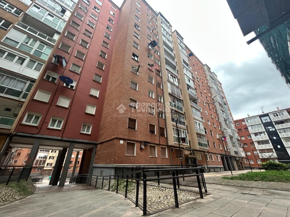 Vista exterior de Pis en venda en Bilbao  amb Calefacció i Terrassa