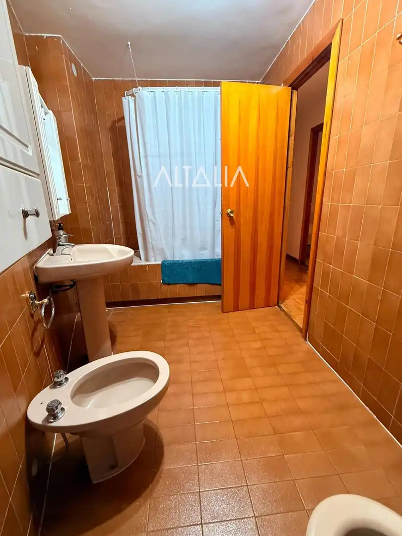 Baño de Piso de alquiler en Cuenca con Calefacción y Amueblado