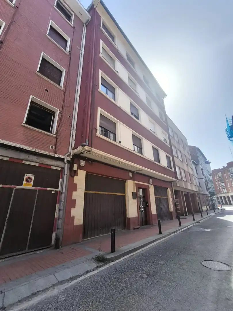 Vista exterior de Pis en venda en Barakaldo  amb Calefacció, Terrassa i Moblat