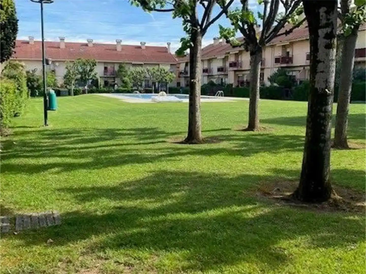 Vista exterior de Piso en venta en Lardero con Aire acondicionado, Jardín privado y Parquet