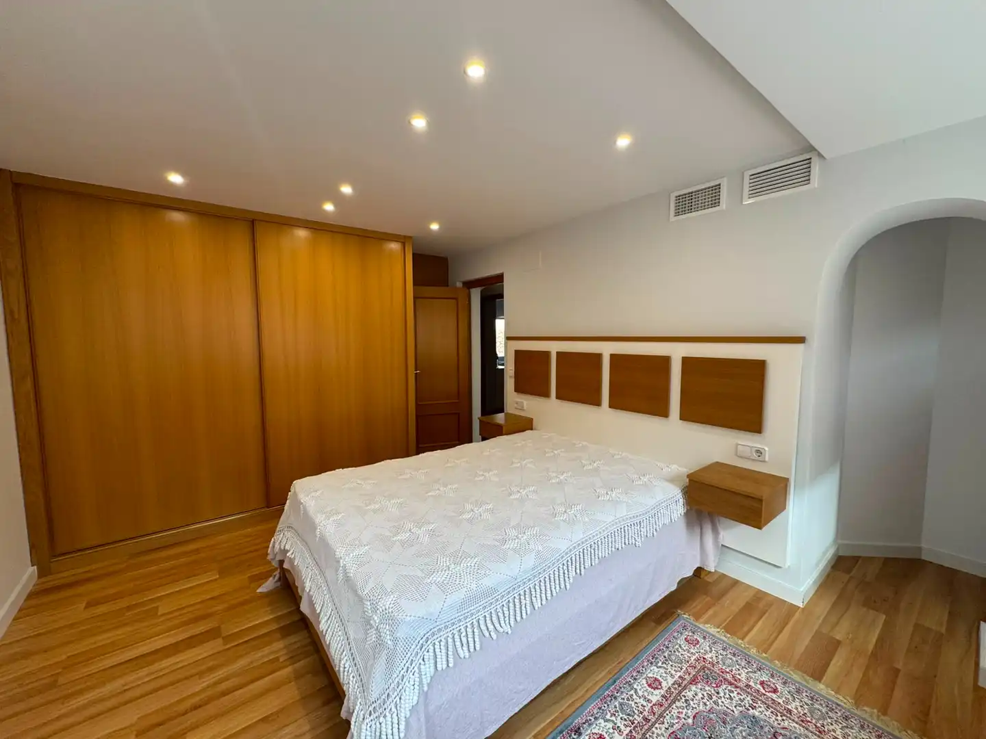 Habitación de Casa o chalet en venta en El Campello con Aire acondicionado, Calefacción y Jardín privado