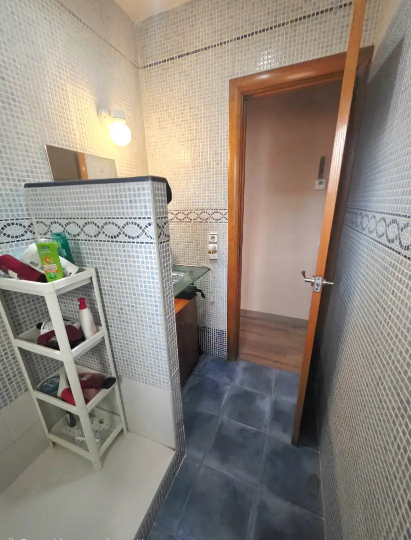 Badezimmer von Wohnung zum Verkauf in Barcelona mit Klimaanlage, Heizung und Parkett