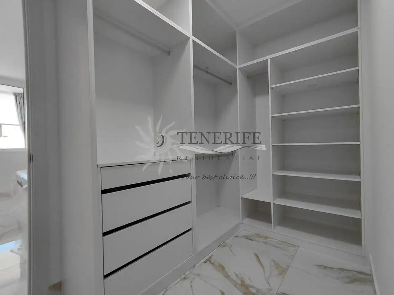 Habitación de Planta baja en venta en Arona con Aire acondicionado, Terraza y Amueblado
