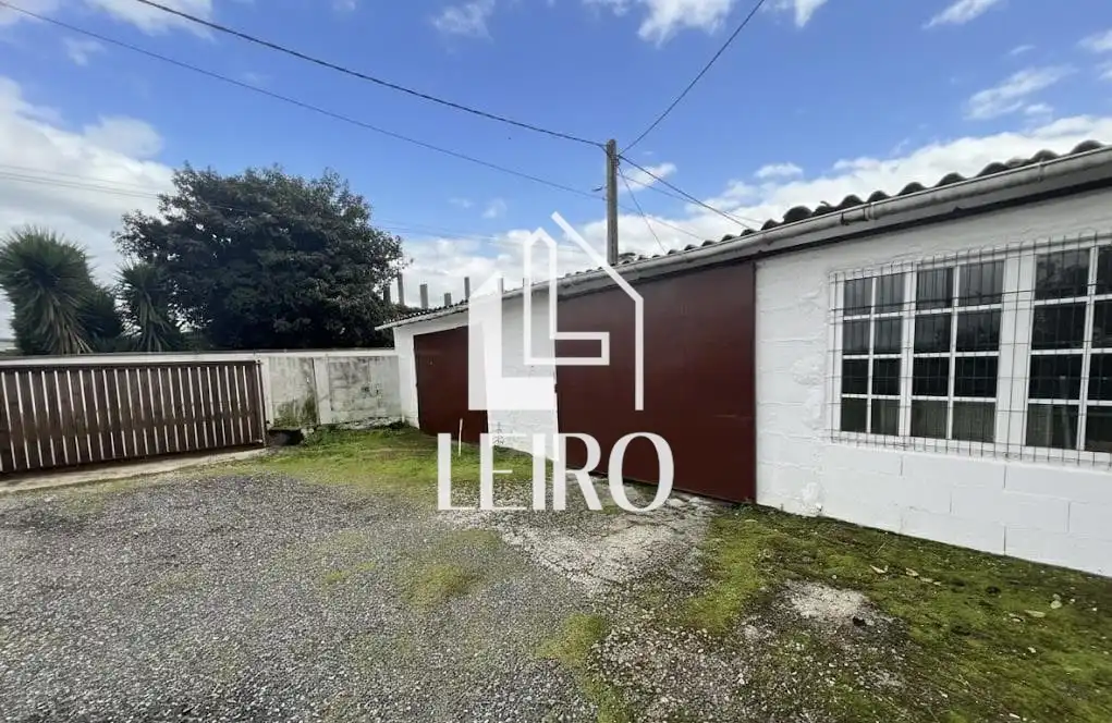 Vista exterior de Nave industrial en venta en Vilagarcía de Arousa