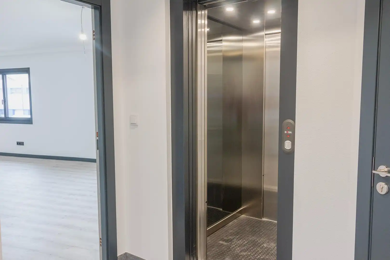 Oficina de alquiler en A Coruña Capital  con Aire acondicionado y Calefacción