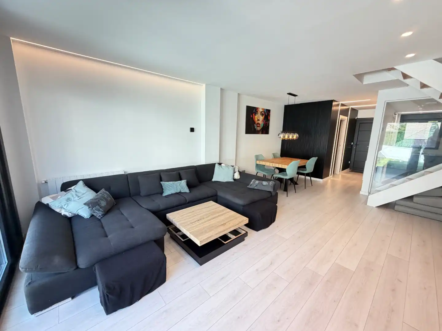 Sala de estar de Casa o chalet en venta en Castro-Urdiales con Calefacción, Jardín privado y Terraza