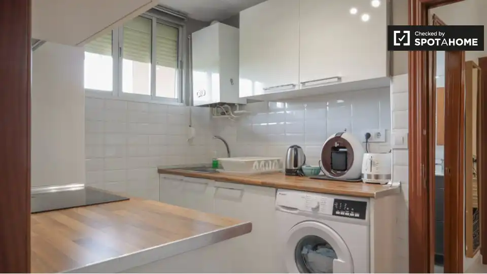 Kitchen of Flat for rent in Madrid  with Air Conditioner, Heating and Furnished