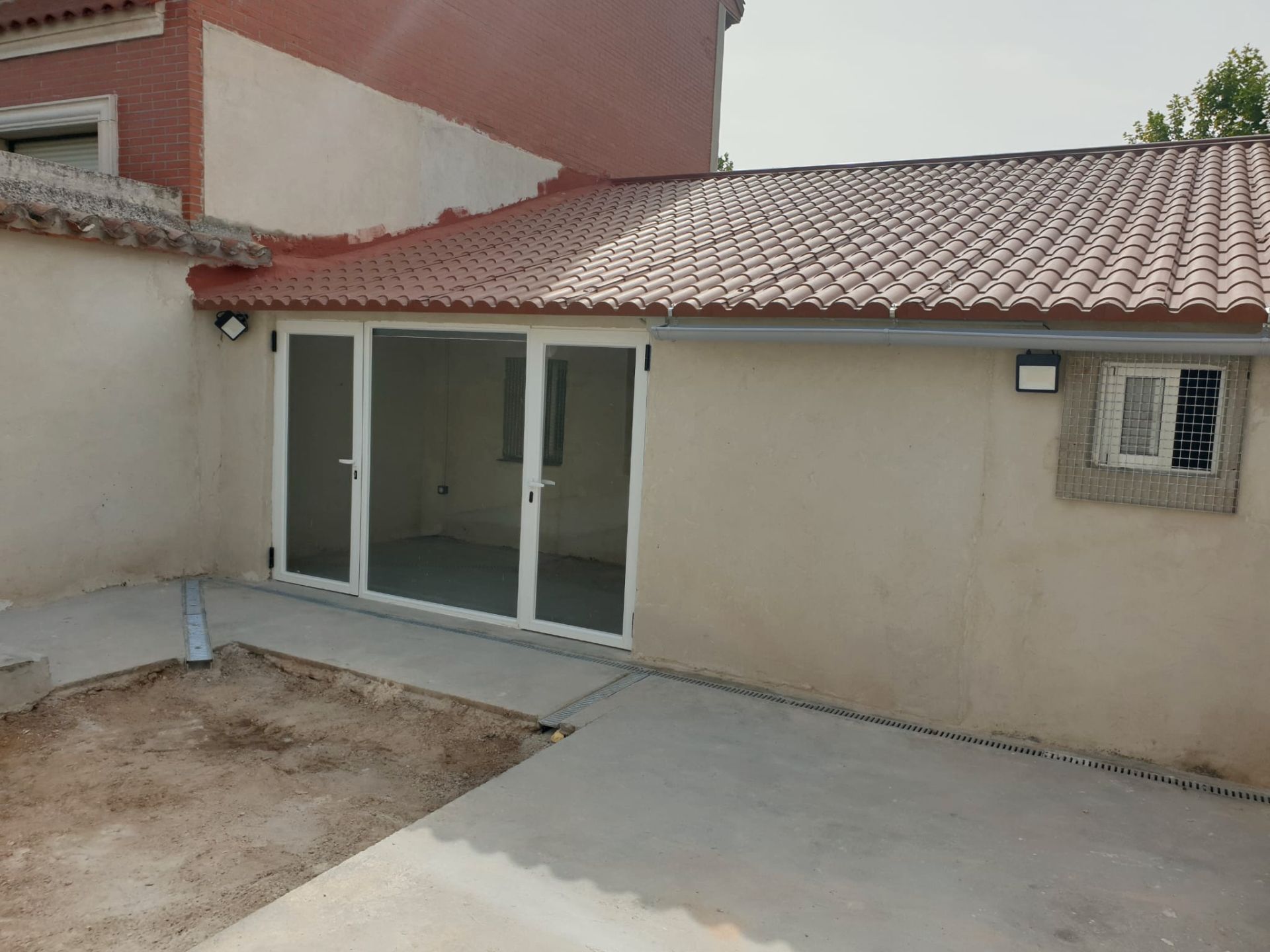 Außenansicht von Einfamilien-Reihenhaus zum Verkauf in Valladolid Capital mit Heizung, Privatgarten und Terrasse