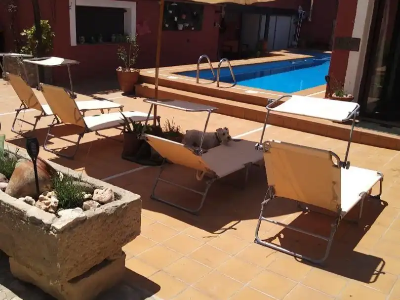 Maison rustique avec piscine à louer à Calle Estació 49