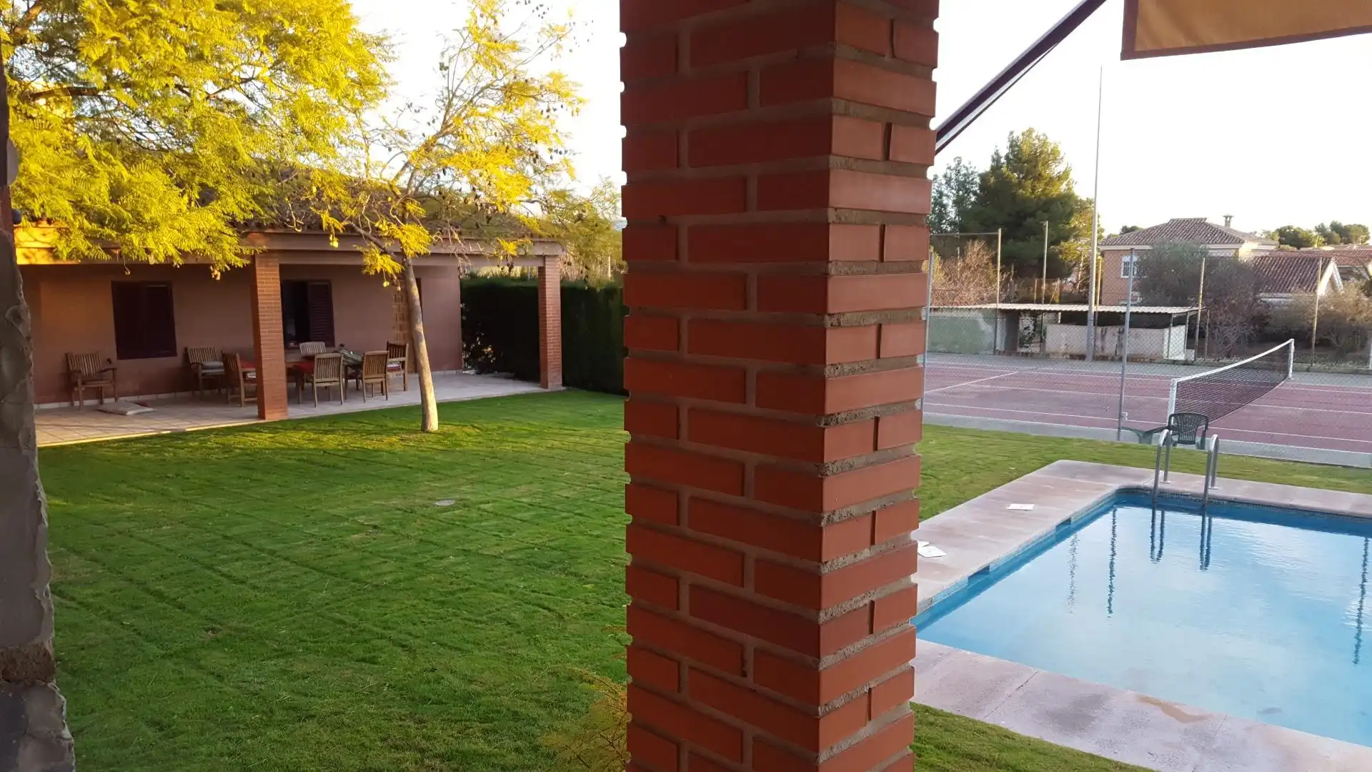 Terrassa de Casa o xalet en venda en La Pobla de Vallbona amb Aire condicionat, Calefacció i Piscina
