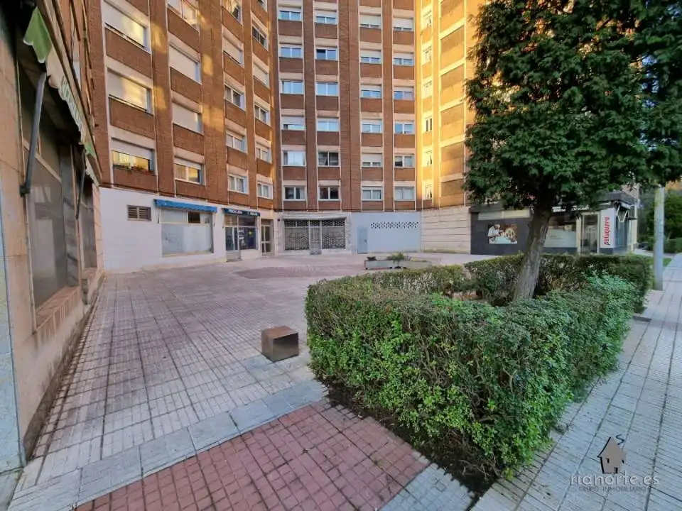 Business premises to rent in Llaranes, imagen 7