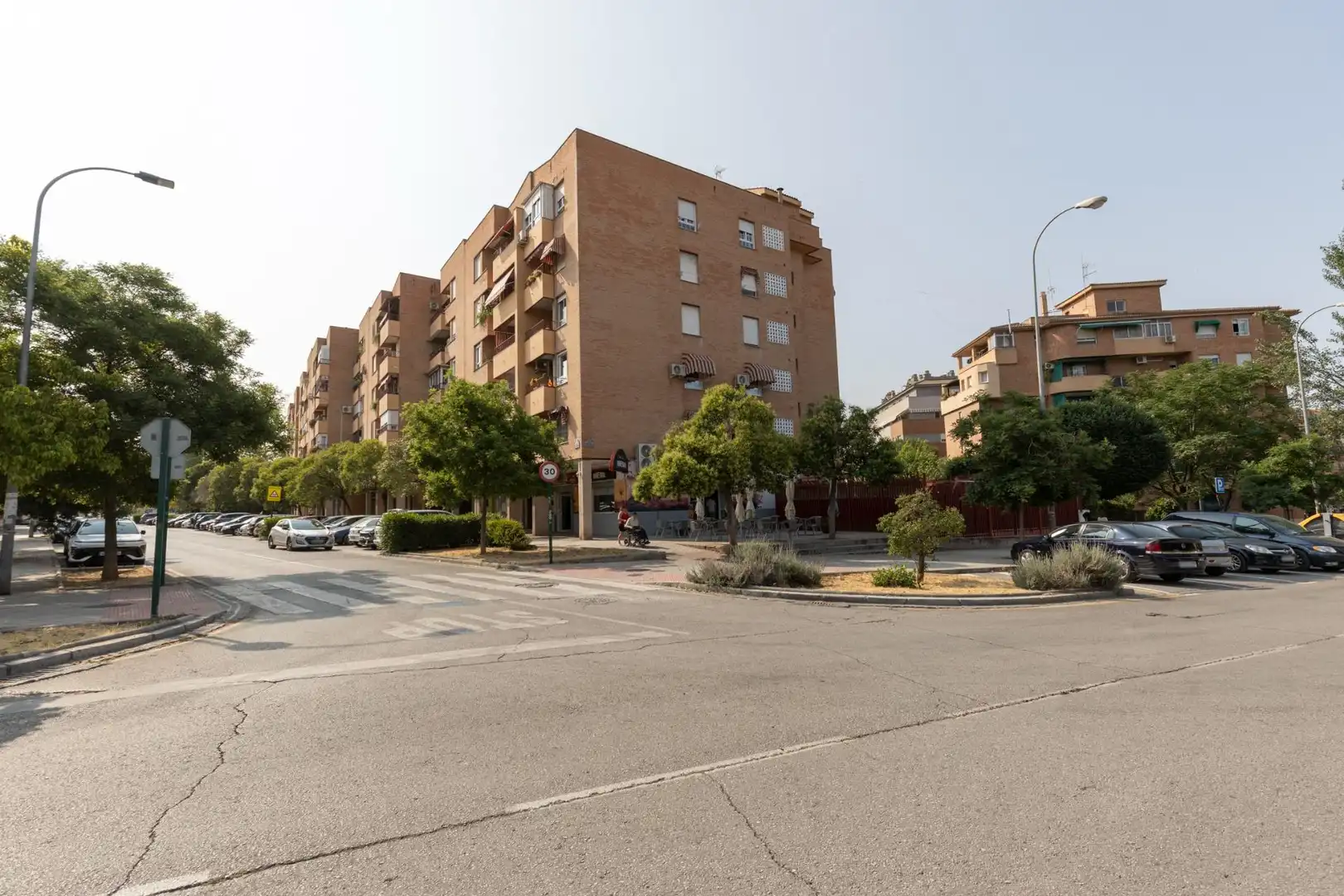 Vista exterior de Pis en venda en Granada amb Aire condicionat, Balcó i Piscina comunitària