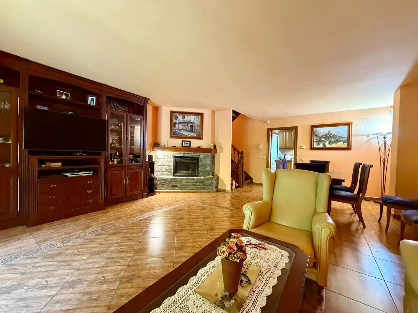 Sala d'estar de Casa adosada en venda en Vielha e Mijaran amb Calefacció, Parquet i Terrassa