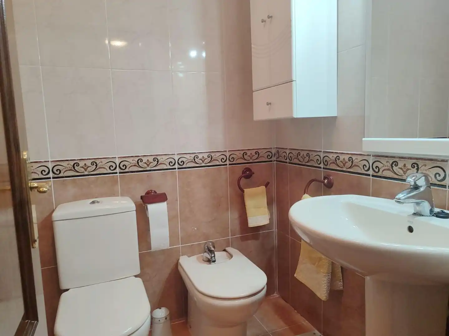 Baño de Piso de alquiler en Oviedo  con Calefacción y Amueblado