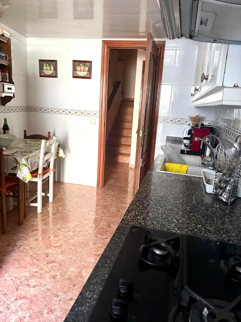 Küche von Einfamilien-Reihenhaus zum Verkauf in Canet de Mar mit Heizung, Terrasse und Ofen
