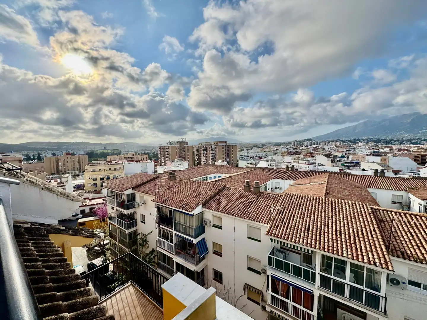 Vista exterior de Ático en venta en Fuengirola con Aire acondicionado, Calefacción y Terraza
