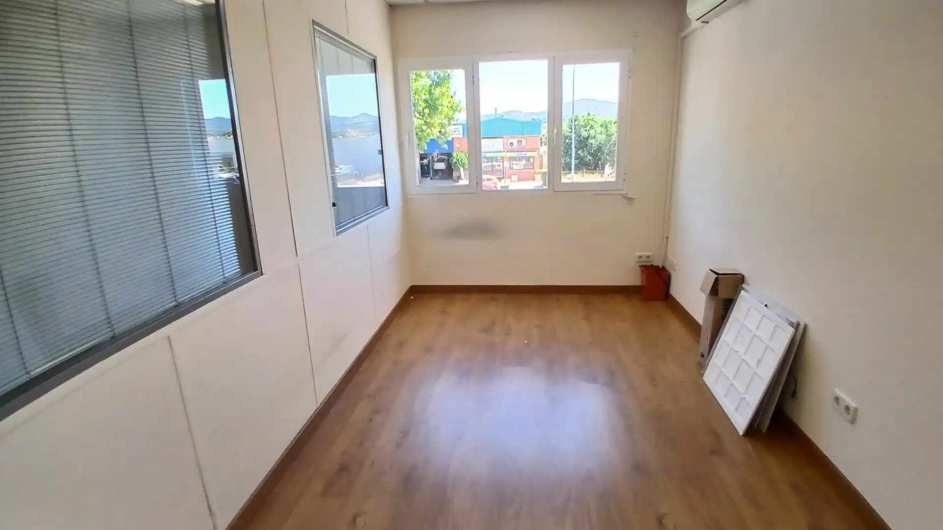 Büro zur Miete in Collado Villalba mit Klimaanlage und Heizung