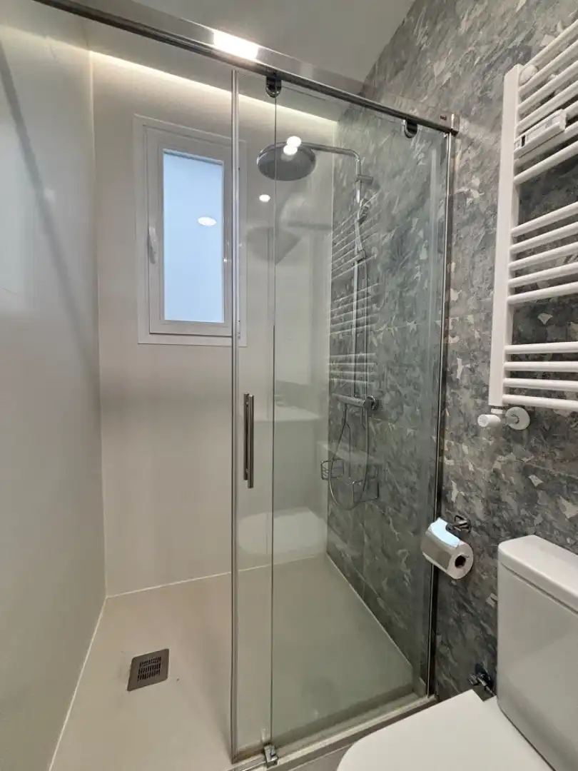 Bathroom of Flat for rent in Madrid  with Air Conditioner, Heating and Furnished