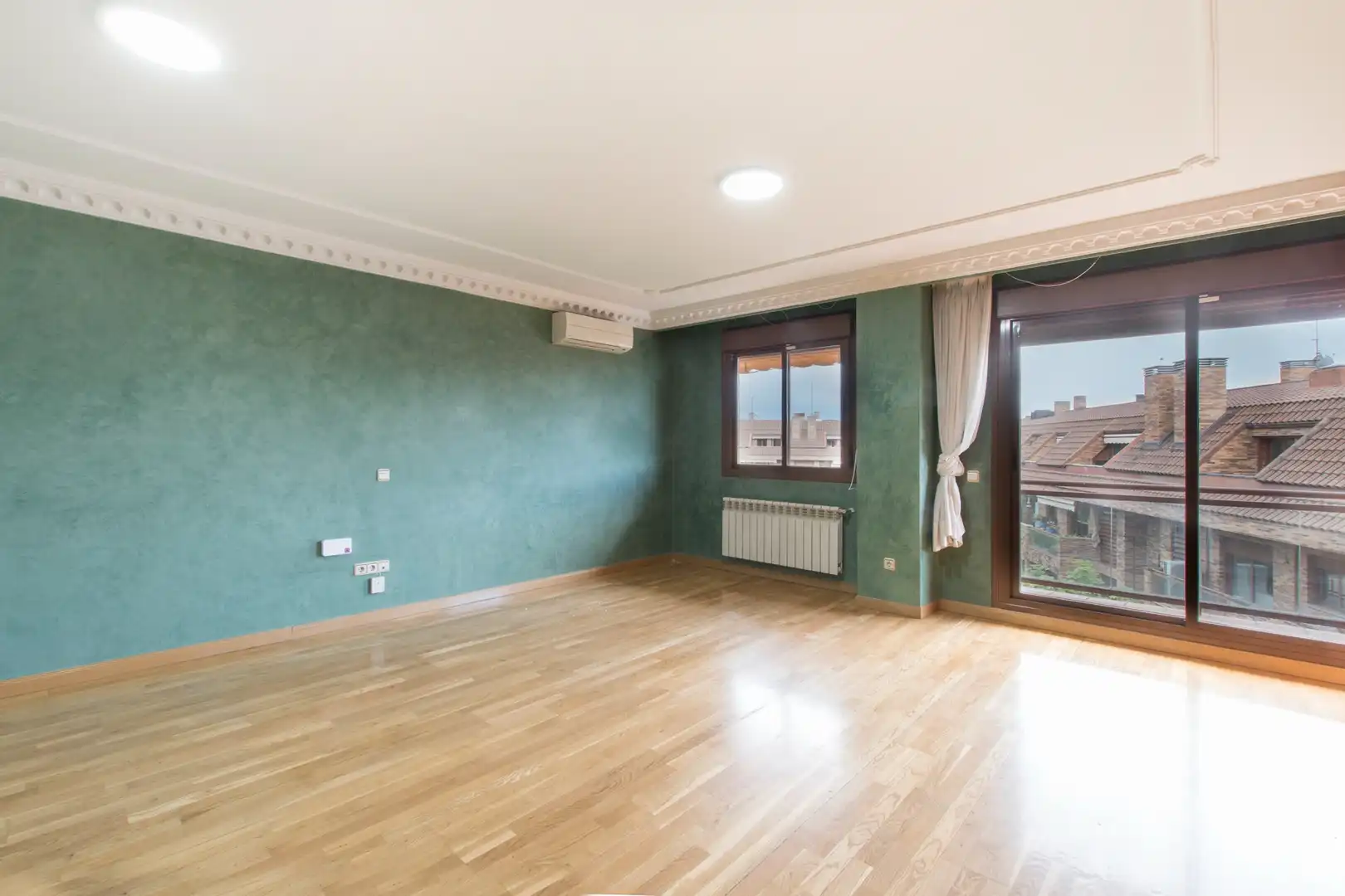 Sala d'estar de Àtic en venda en Pozuelo de Alarcón amb Aire condicionat, Calefacció i Parquet