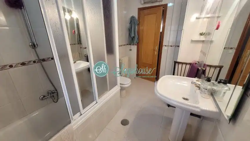 Bany de Casa o xalet en venda en Segovia amb Calefacció, Parquet i Terrassa