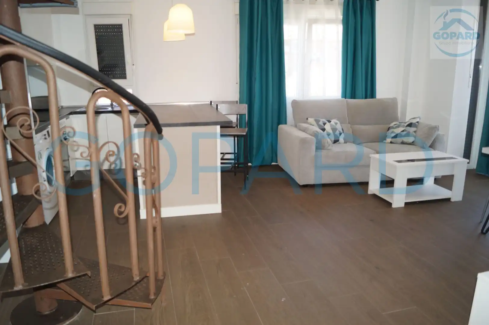 Sala d'estar de Dúplex de lloguer en Villanueva de la Cañada amb Aire condicionat, Calefacció i Moblat