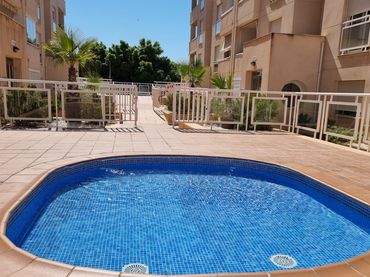 Mini appartamento con piscina in vendita a Roquetas de Mar ciudad