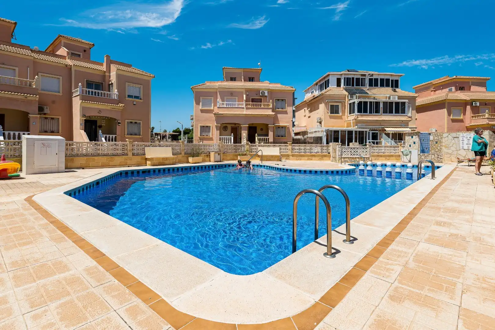 Piscina de Casa adosada de lloguer en Orihuela amb Aire condicionat, Calefacció i Terrassa