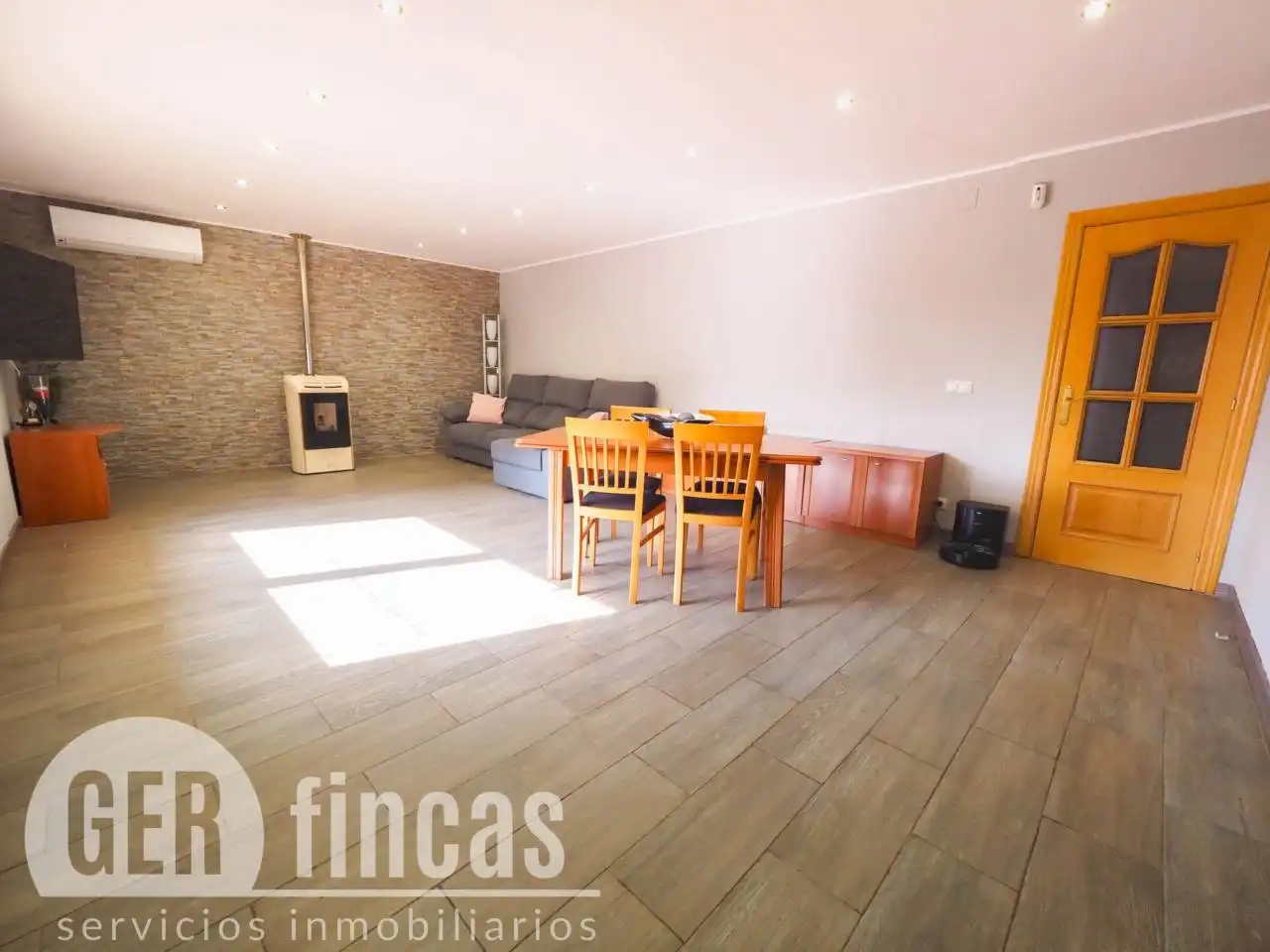 Sala de estar de Casa o chalet en venta en Terrassa con Aire acondicionado, Calefacción y Jardín privado