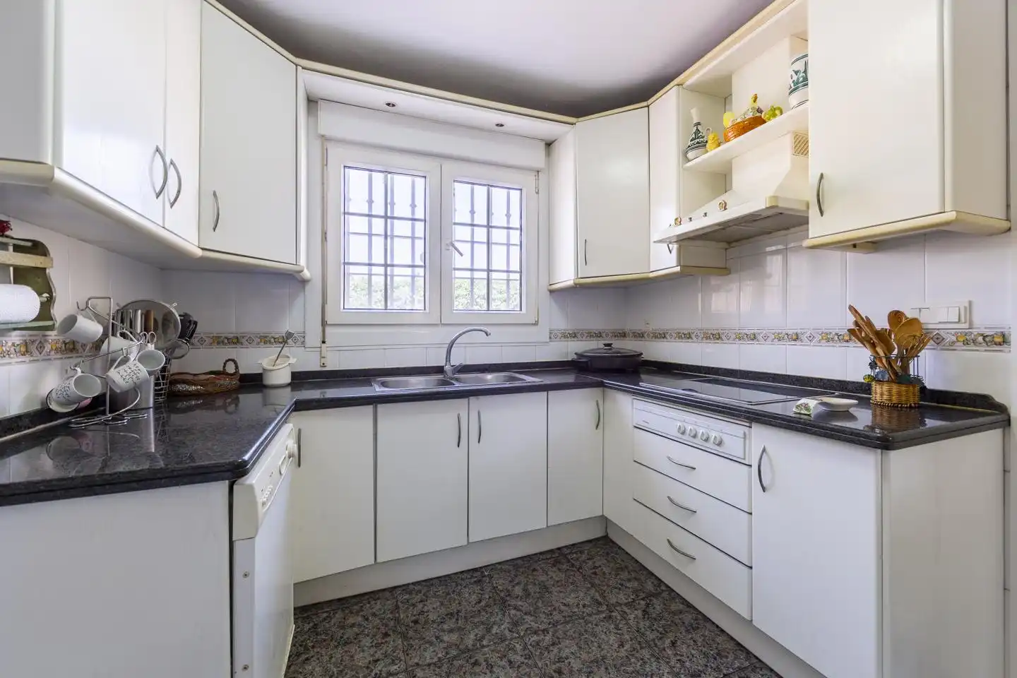 Cocina de Casa o chalet en venta en Almería con Aire acondicionado, Jardín privado y Terraza