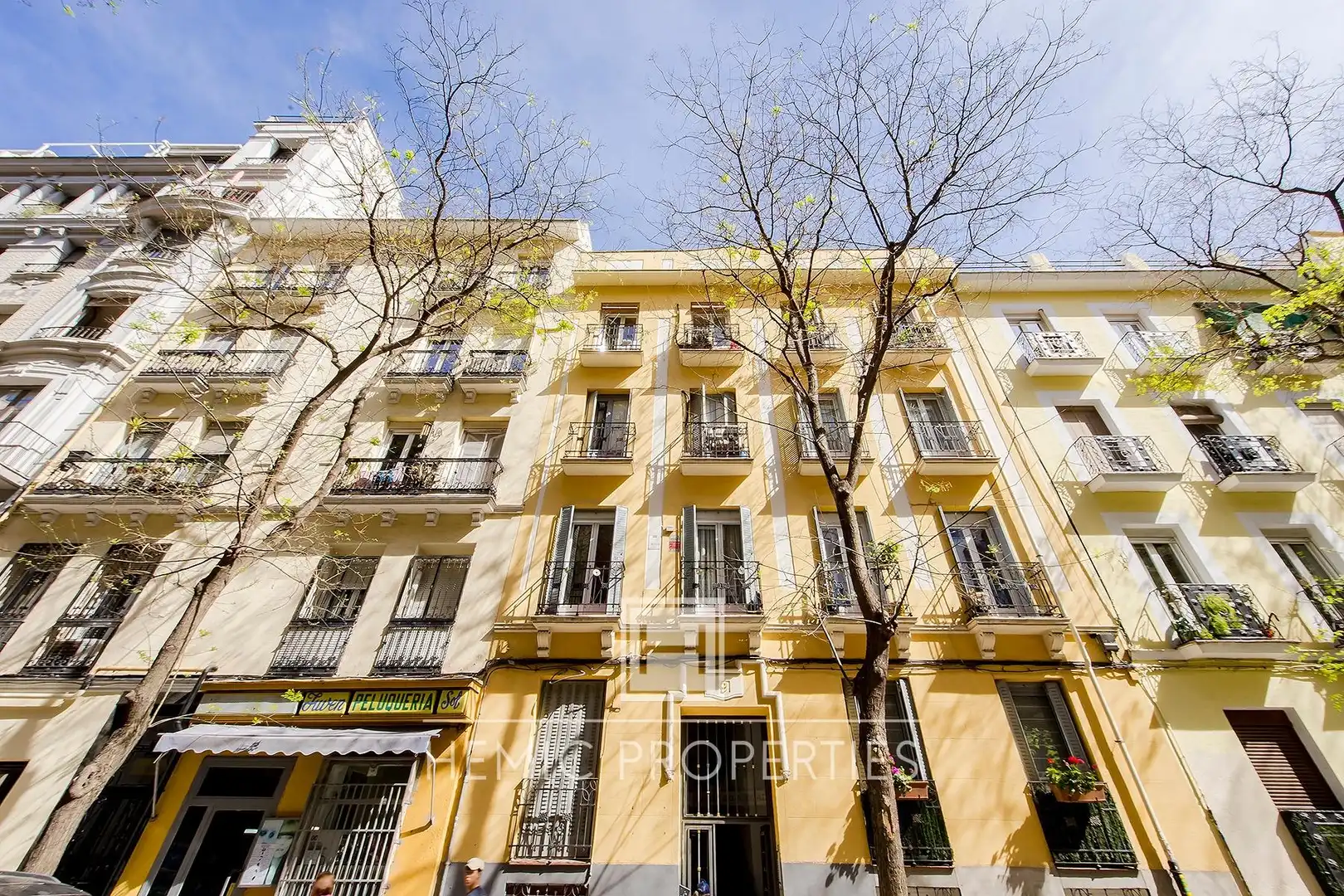 Vista exterior de Apartamento en venta en Madrid con Aire acondicionado, Calefacción y Parquet