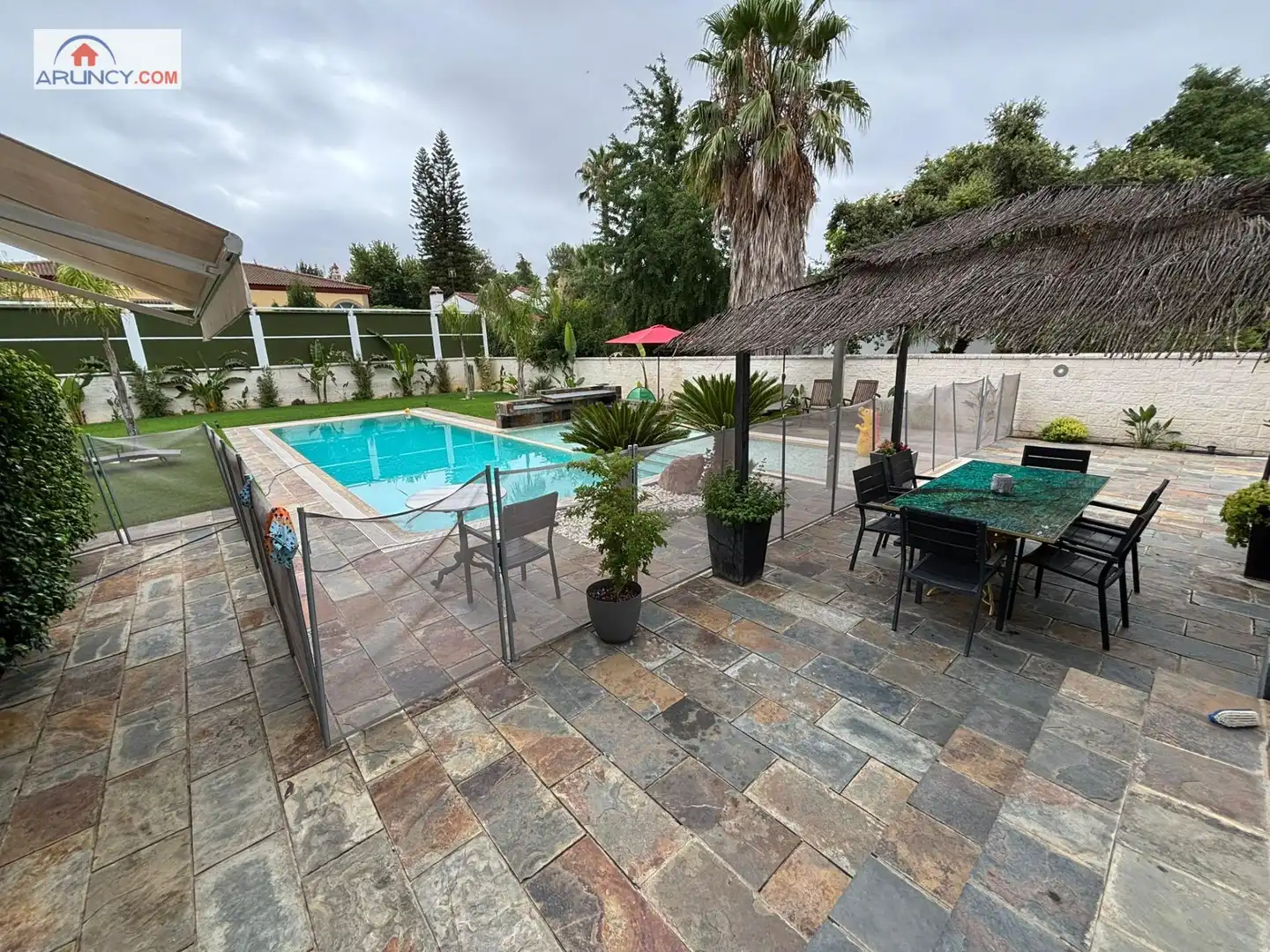 Piscina de Casa o xalet en venda en Alcalá de Guadaira amb Aire condicionat, Jardí privat i Traster